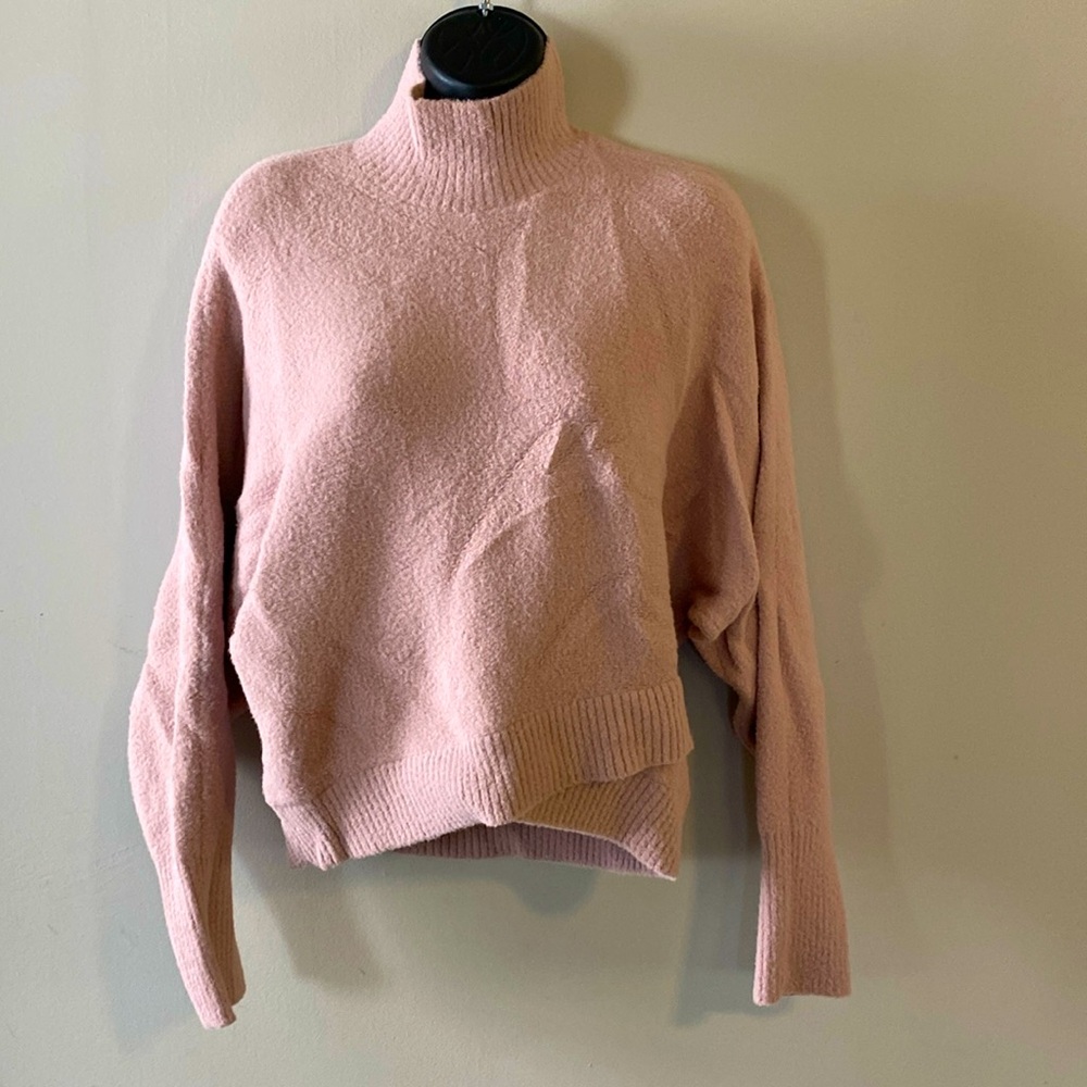 NWOT Express sweater
Women’s small